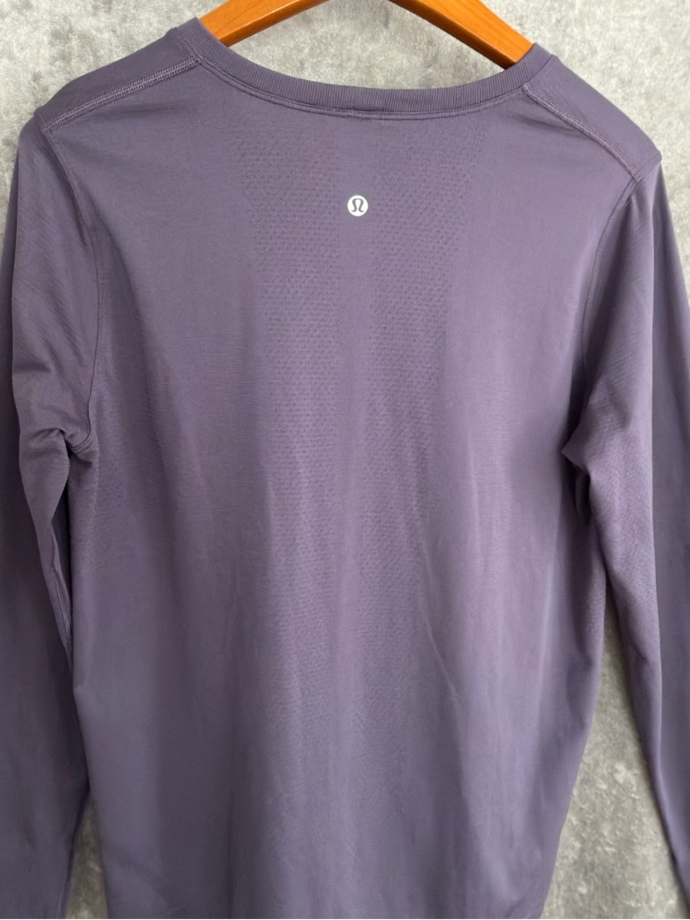 Lululemon Swiftly Tech Long-Sleeve Shirt 2.0
Waist Length Grape Mist Size 8 / M - Picture 6 of 10